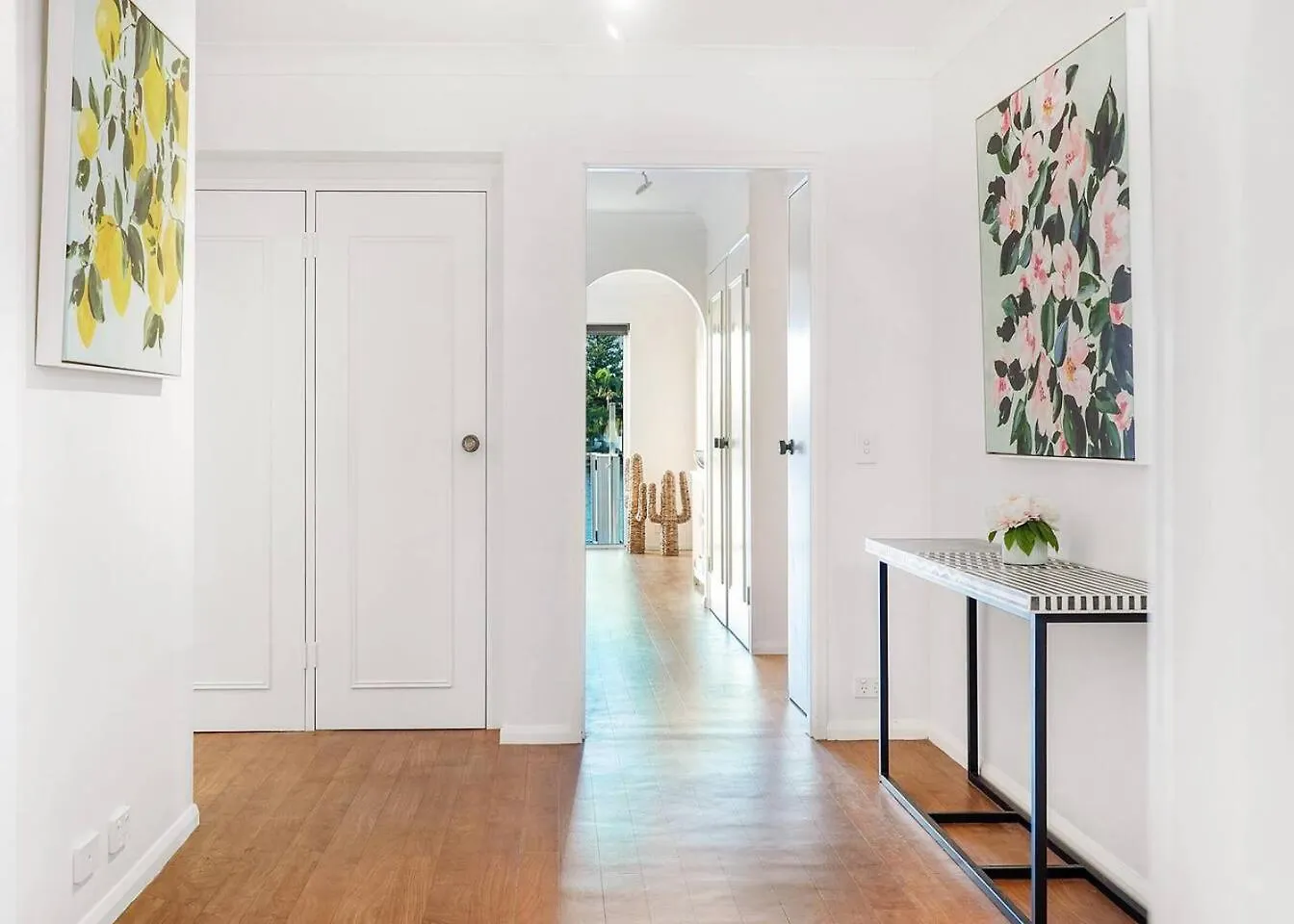'Sunset Stunner' Palm Springs-Inspired River Oasis Gold Coast Australie